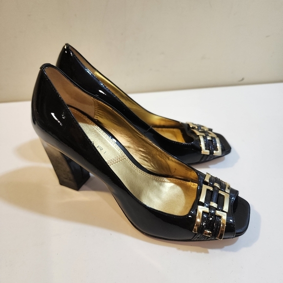 Tahari Black  shiny patent leather open toe shoes size 6M - Picture 9 of 14